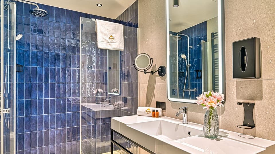Shower, Bathroom, towels