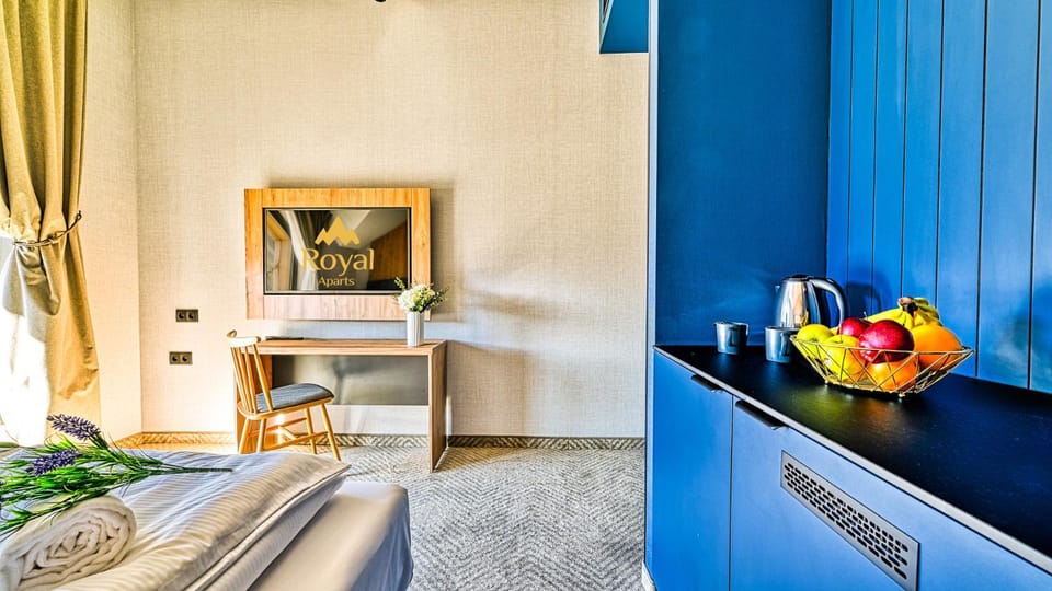 Bed, TV and multimedia, Coffee/tea facilities, towels