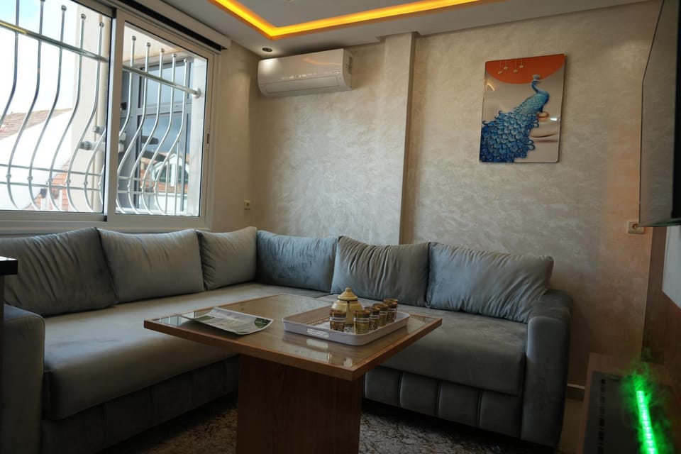 Seating area, Dining area, air conditioner