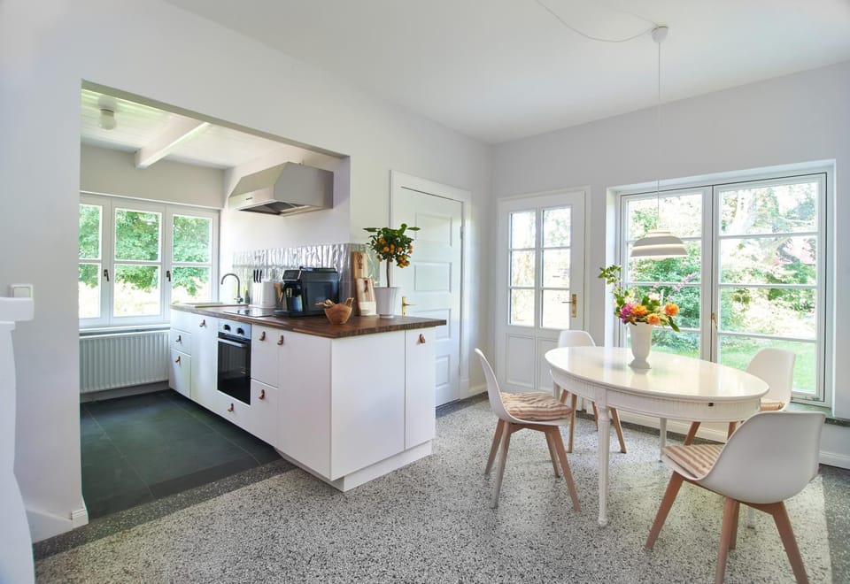 Property building, Kitchen or kitchenette, Living room