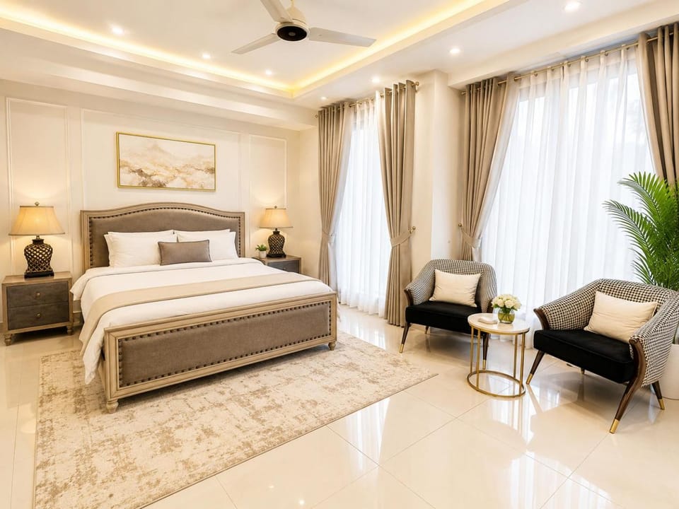 Bed, Living room, Photo of the whole room, Seating area, Bedroom