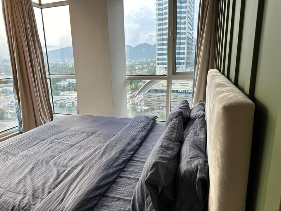 Bed, Natural landscape, Photo of the whole room, Bedroom, Mountain view