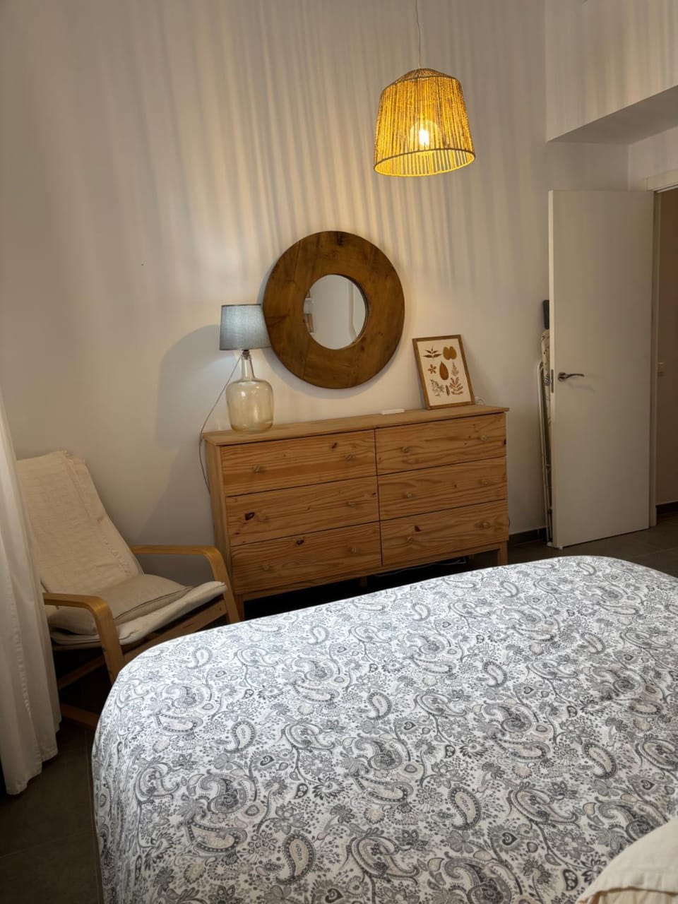Bed, Photo of the whole room