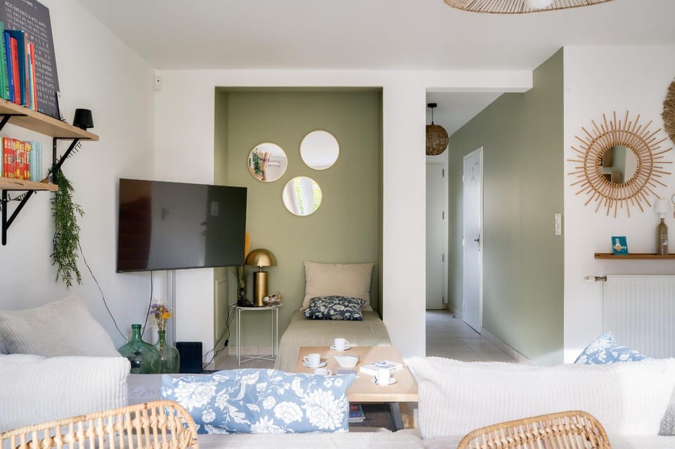 Communal lounge/ TV room, Living room