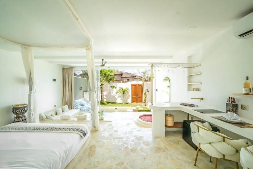 Bed, Living room, Seating area, Bedroom, air conditioner