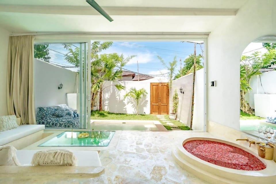 Natural landscape, Garden, Living room, Garden view, Pool view, Swimming pool, Bath, sunbed