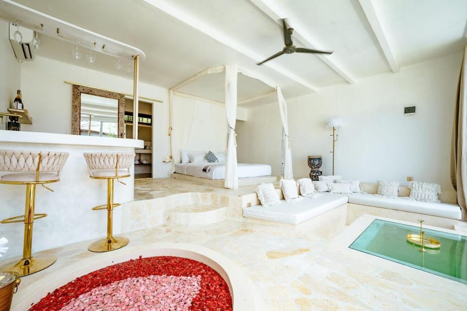 Bed, Living room, Photo of the whole room, Seating area, Bedroom