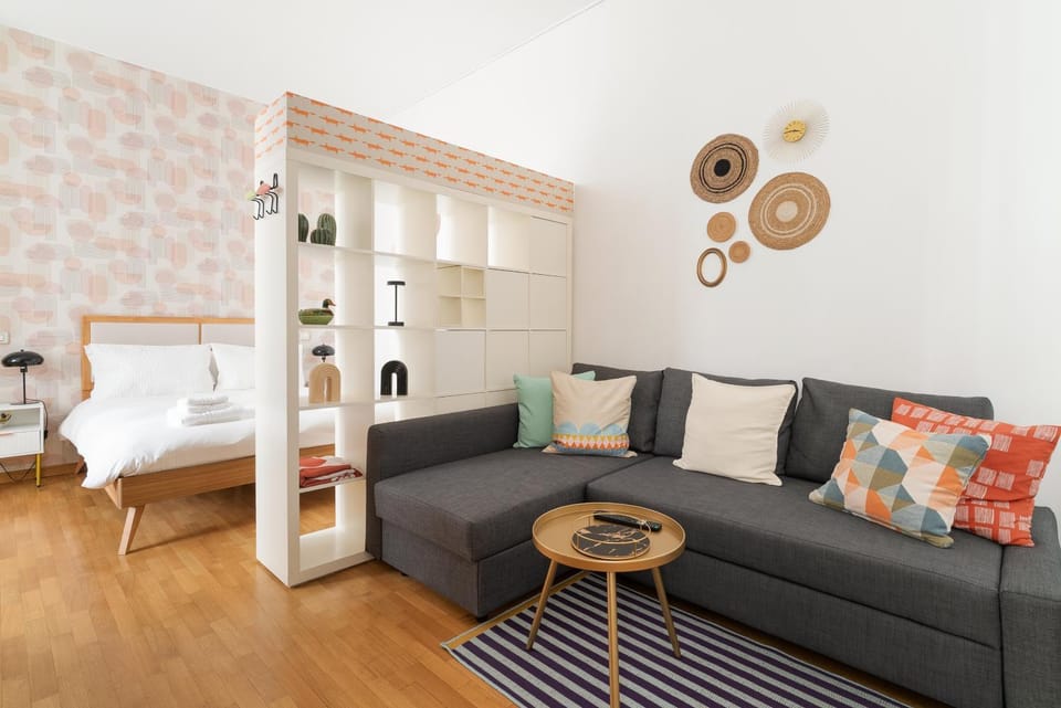 Bed, Living room