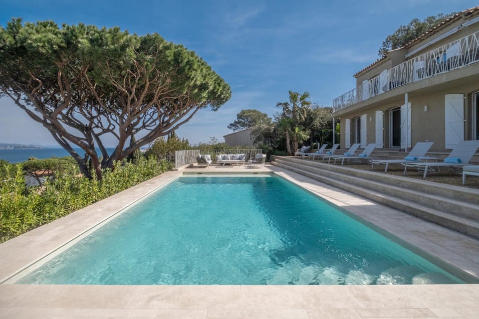 Property building, Garden, Garden view, Pool view, Sea view, Swimming pool, sunbed