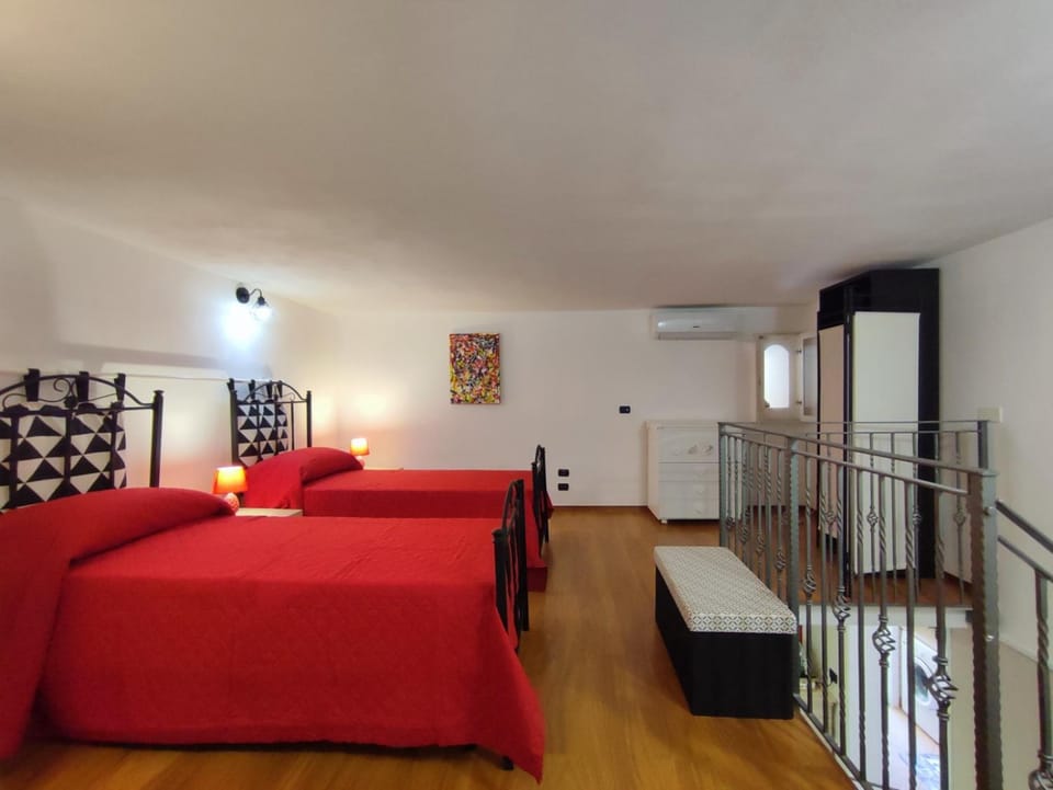Bed, Photo of the whole room, Bedroom, internet