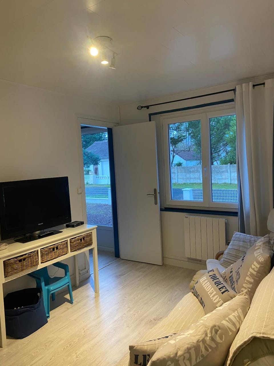 Communal lounge/ TV room, TV and multimedia, Living room, Seating area