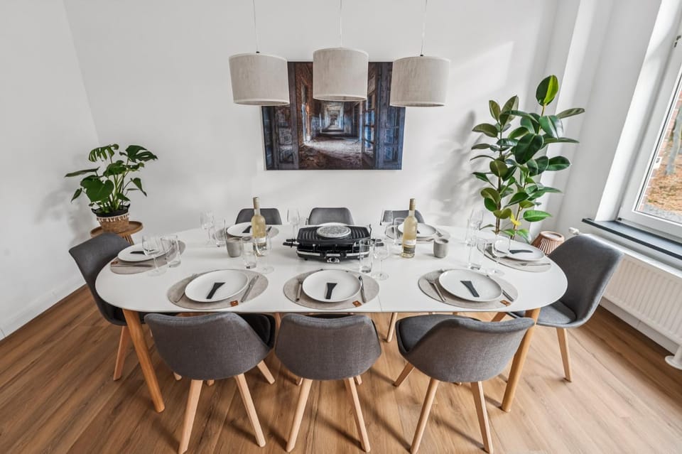 Seating area, Dining area