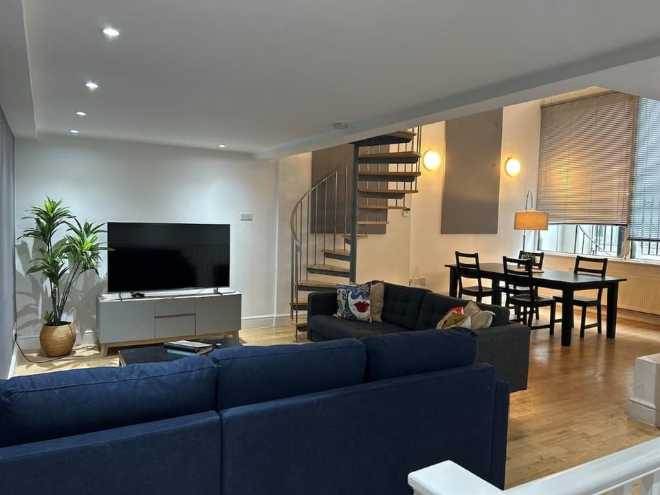 Designer Soho Loft Apartment in City of Westminster