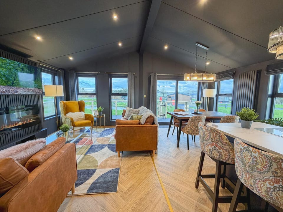 Living room, Dining area, kitchen