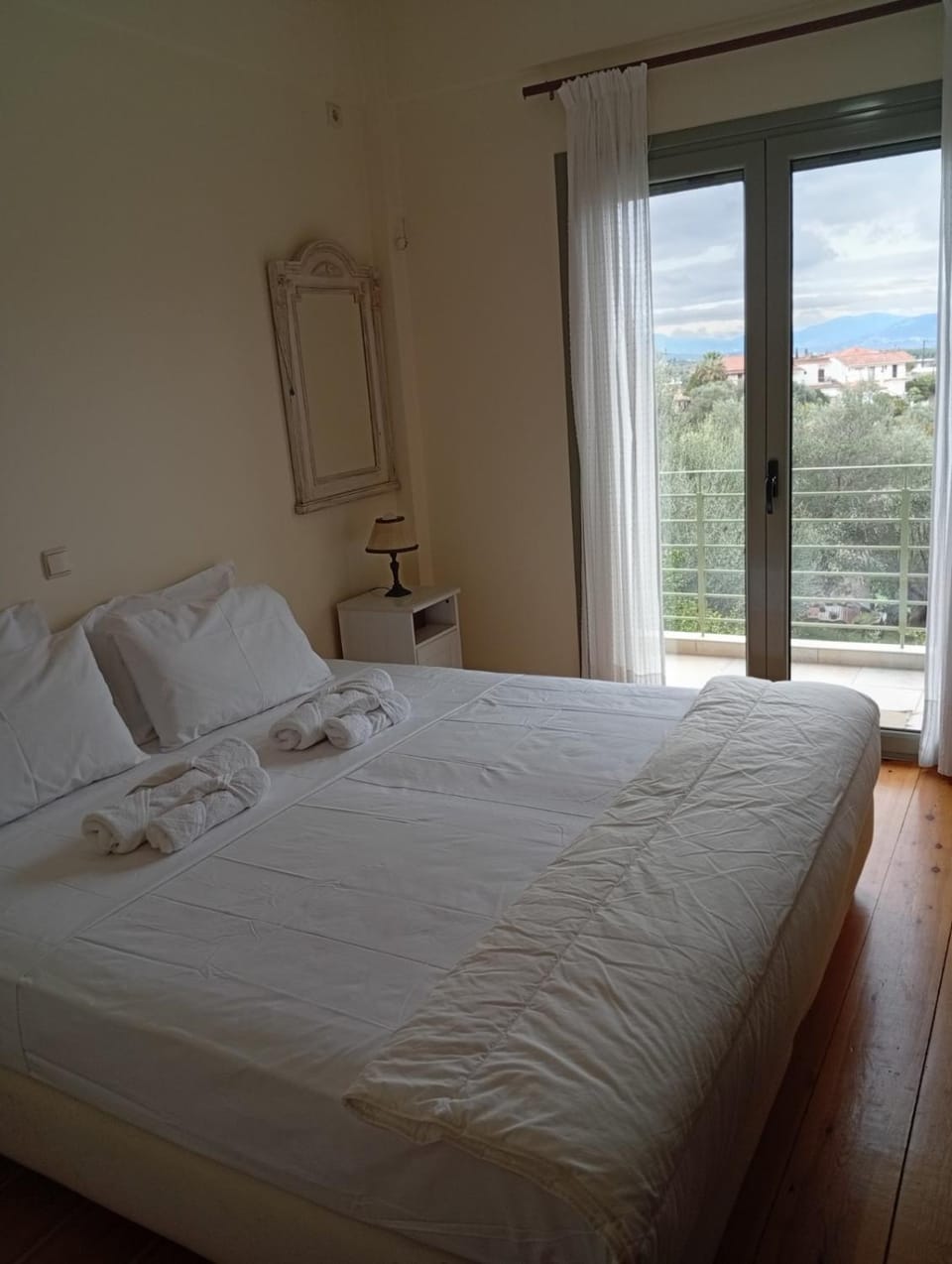 Bed, Photo of the whole room