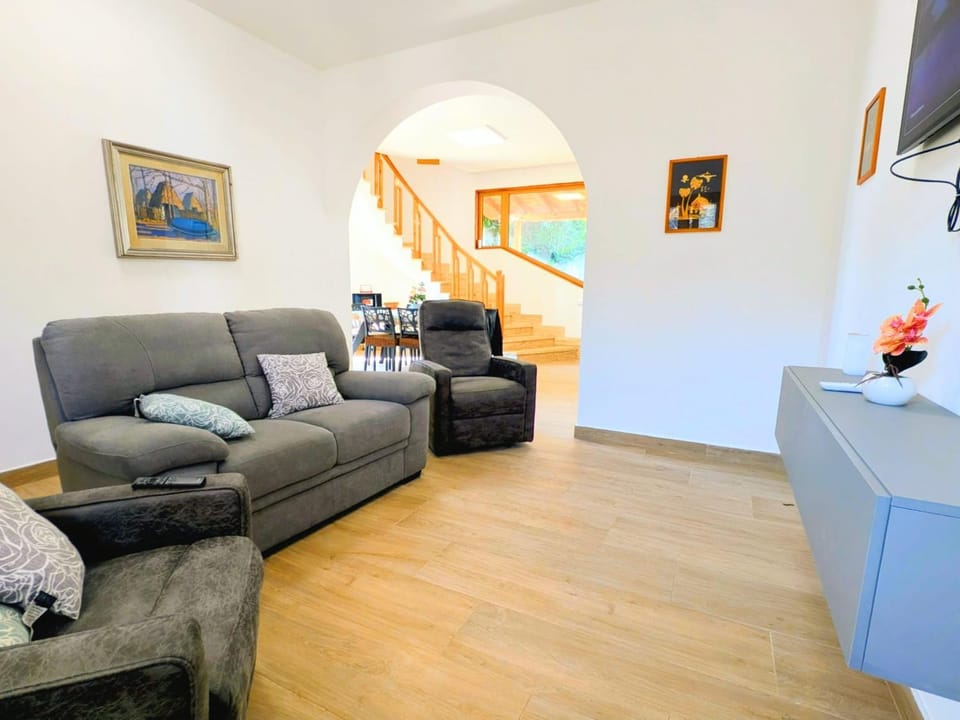 TV and multimedia, Living room, Seating area