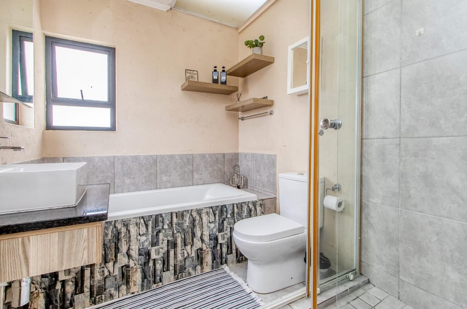Shower, Toilet, Bathroom, Bath, towels