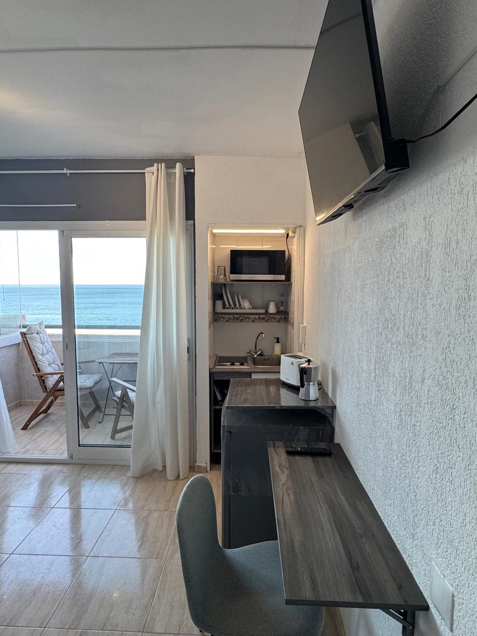 Kitchen or kitchenette, Seating area