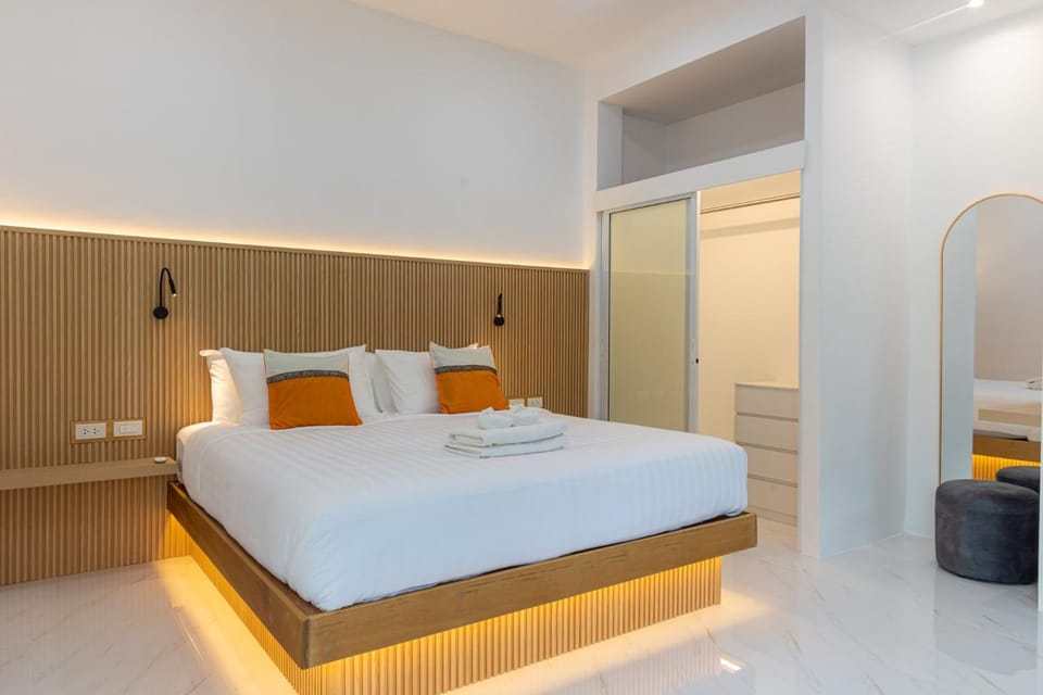 Bed, Photo of the whole room, Bedroom