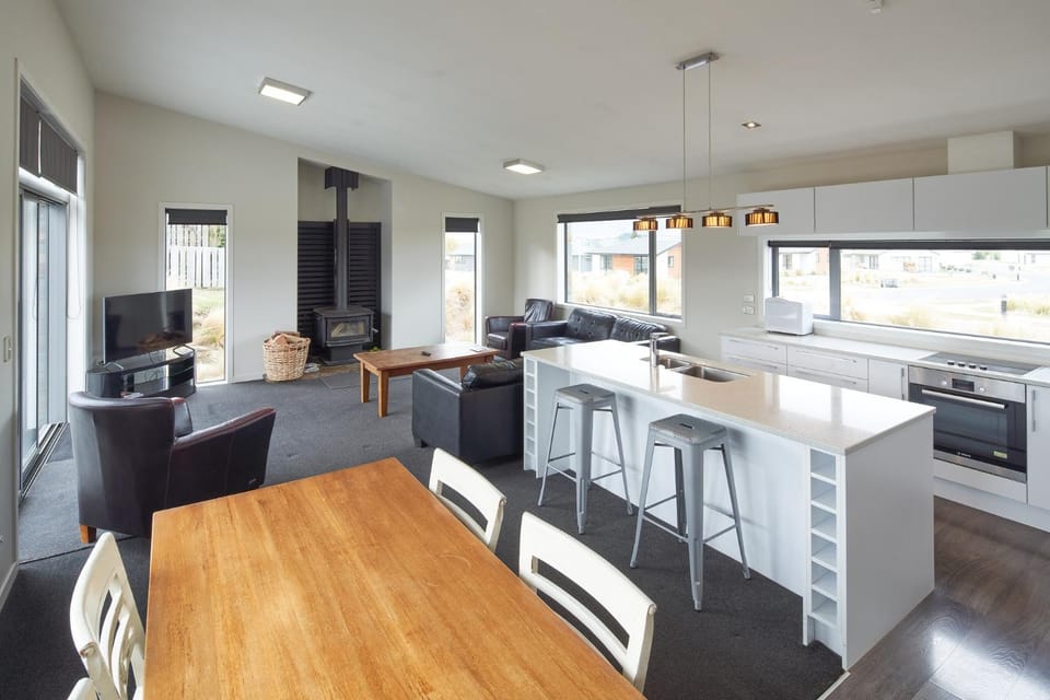 Seating area, Dining area, kitchen