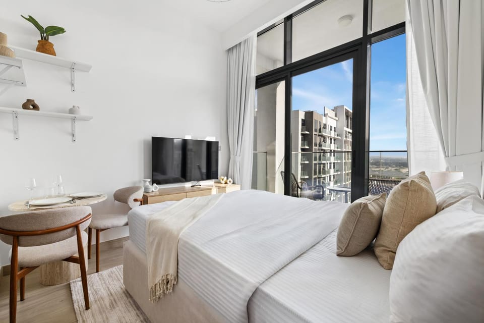 Bed, TV and multimedia, View (from property/room), Balcony/Terrace, Living room, Photo of the whole room, Seating area, Bedroom