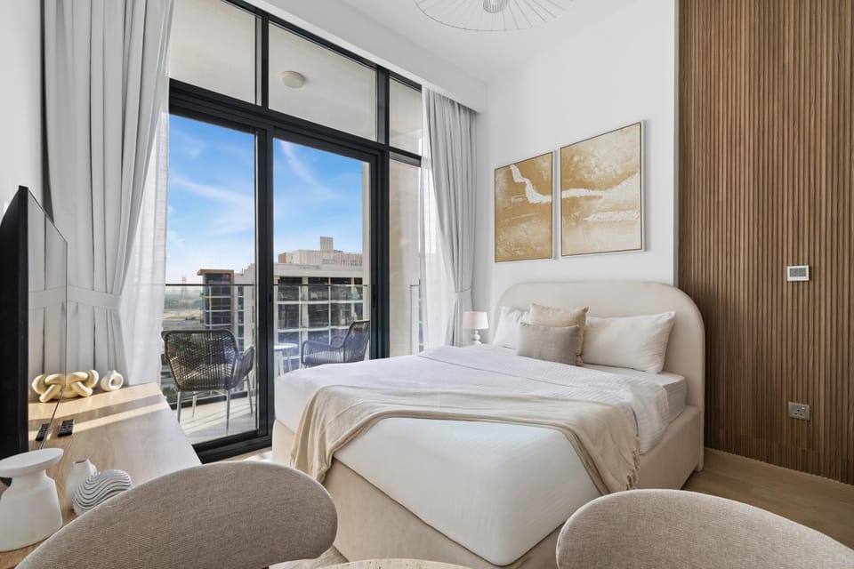 Bed, Living room, Photo of the whole room, Seating area, Bedroom