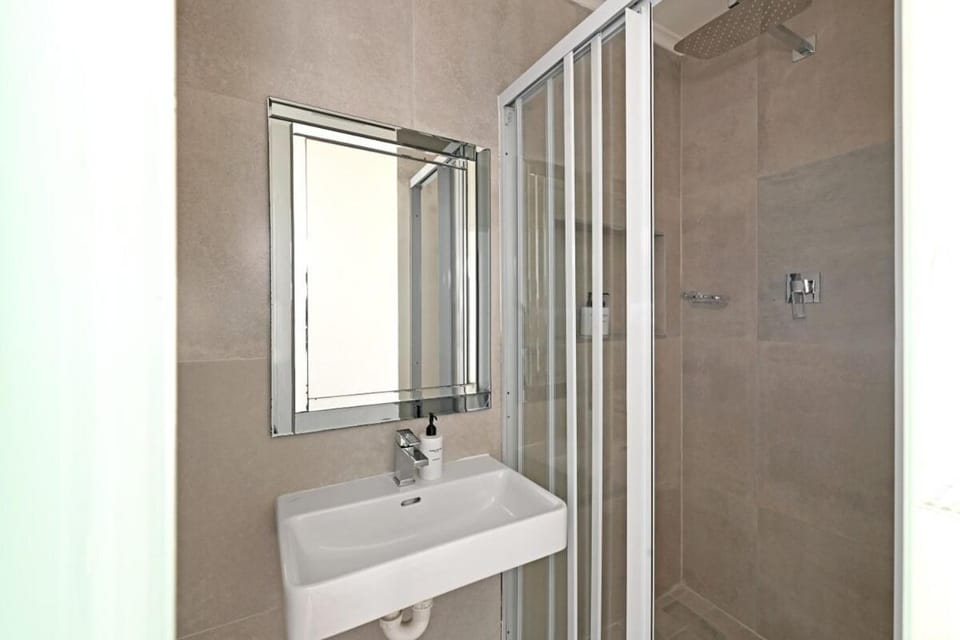 Spacious 3 Bed Apartment Sea Point Ocean views Apartment in South Africa