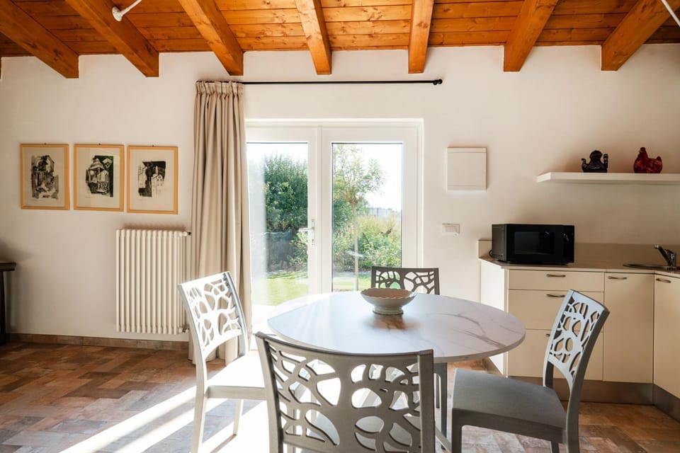 Kitchen or kitchenette, Living room, Seating area