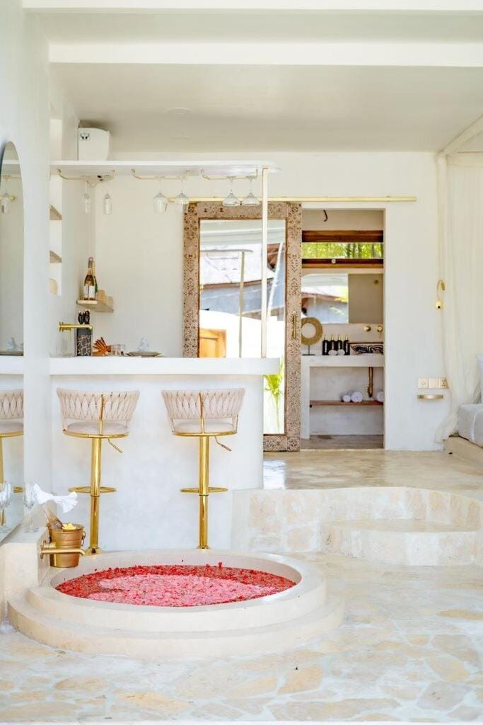 Kitchen or kitchenette, Bath