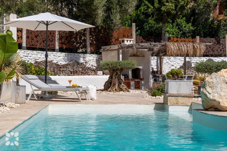Property building, Patio, Spring, Day, Natural landscape, Garden, Garden view, Pool view, Swimming pool, sunbed