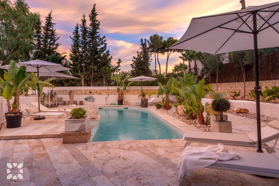 Patio, Day, Natural landscape, Garden, Garden view, Pool view, Swimming pool, sunbed