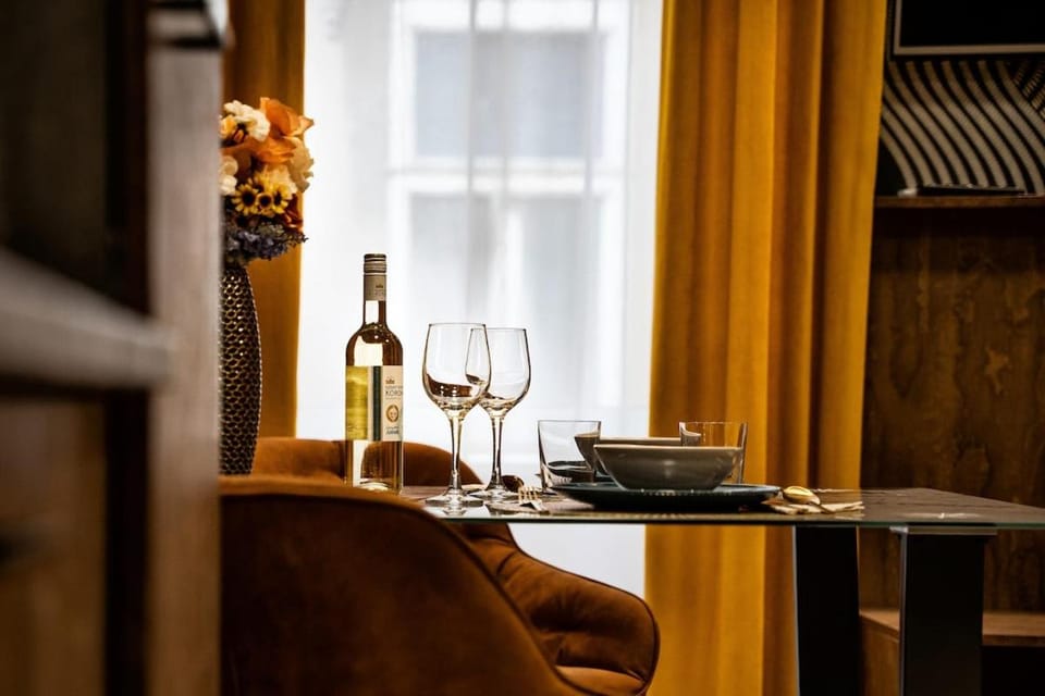 Magic Brilliant - District 7 Nights for 2 by NW Apartment in Budapest