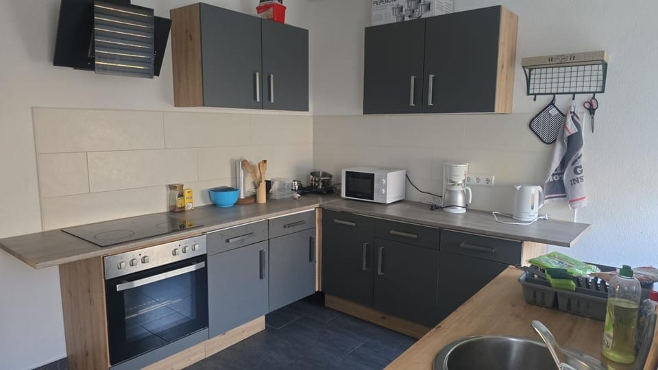 Schöne Vollausgestattete Monteurs- Gästewohnung nähe Raffinerie Leuna und Geiseltalsee 0305 Apartment in Thuringia, Germany