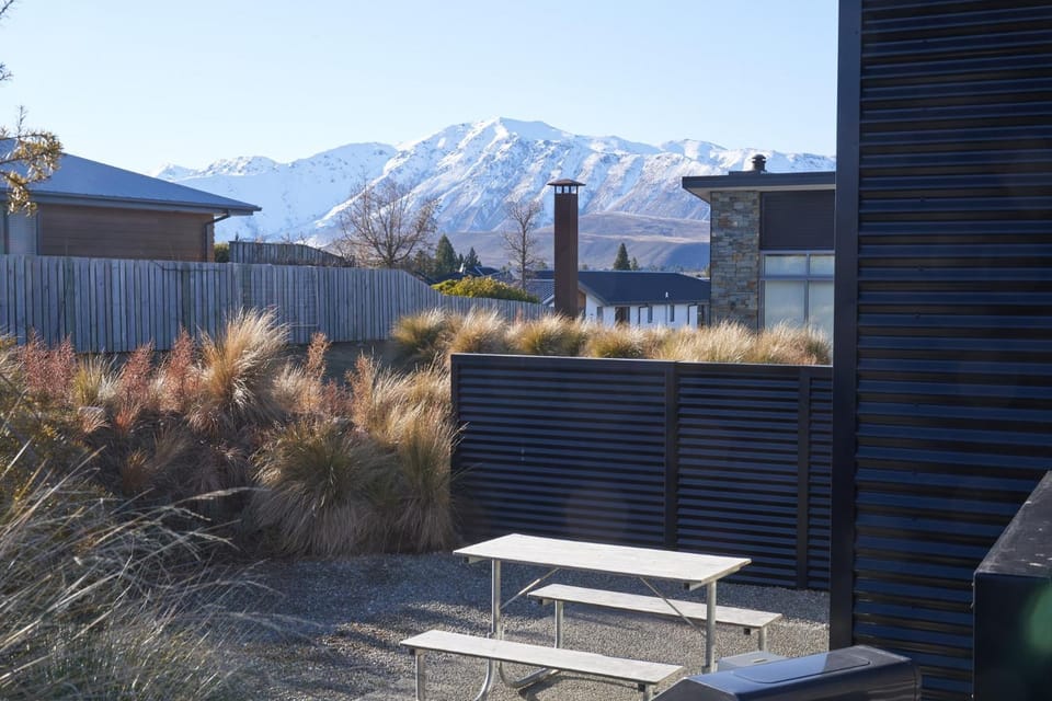 Property building, Patio, Mountain view