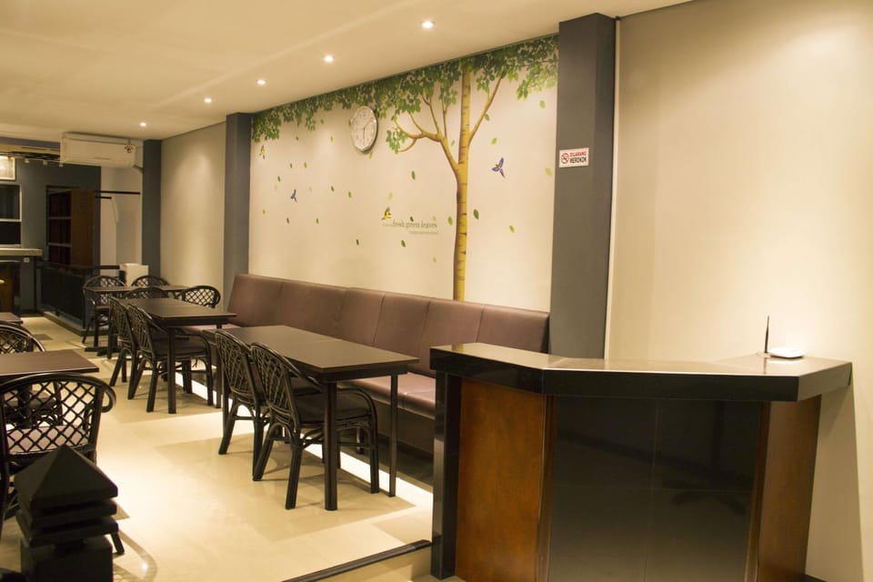 Restaurant/places to eat, Communal lounge/ TV room, Seating area
