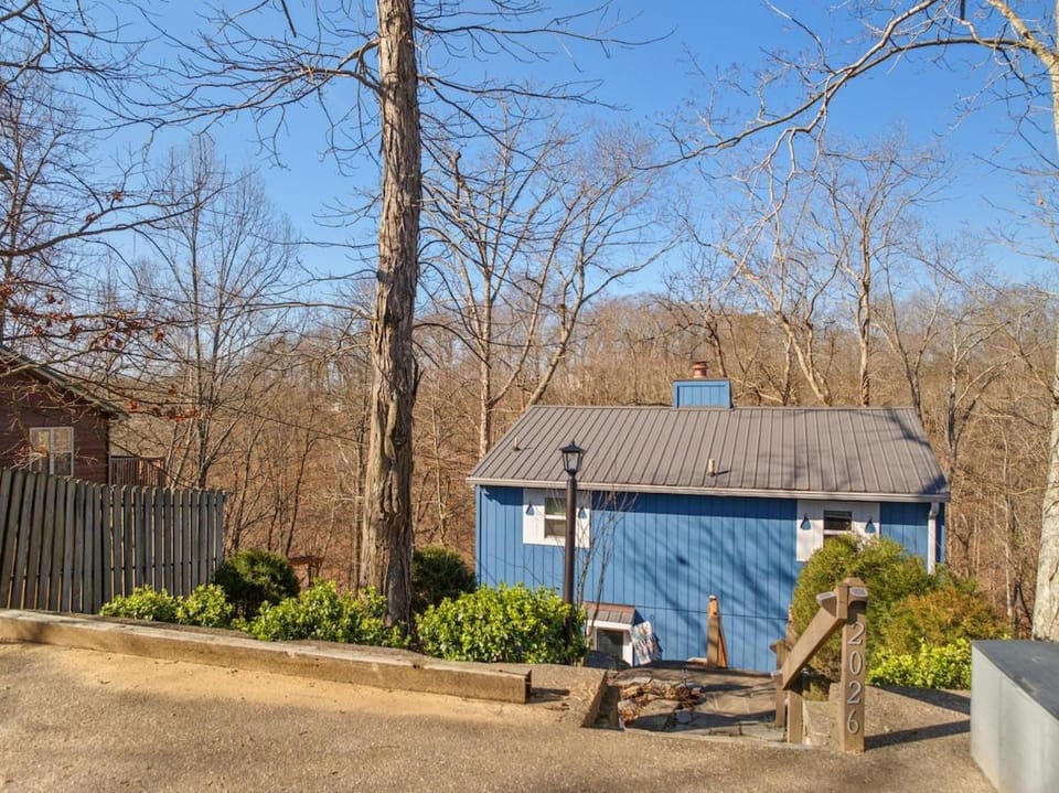 Little blue house on the lake House in Lake Cumberland