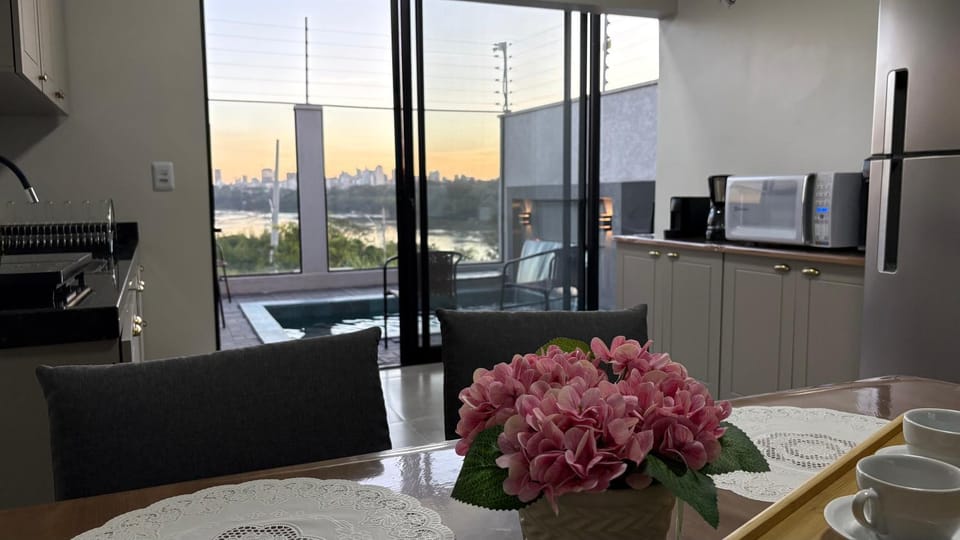 View (from property/room), Kitchen or kitchenette, Food and drinks, Dining area, Food, City view, Pool view, River view, Swimming pool, air conditioner