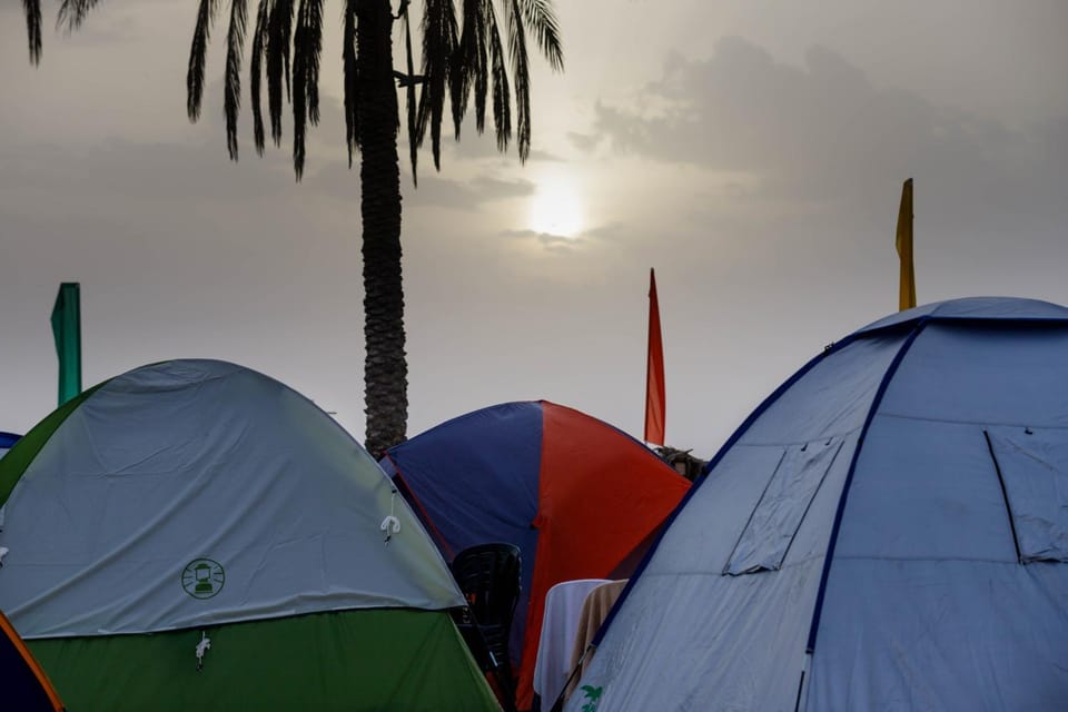 חאן השיירות- אוהלים בדואיים וקמפינג Campground/ 
RV Resort in South District