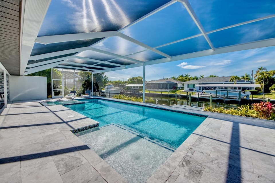 CoralVilla Summer Dream - pool & spa, quiet and good boat location House in Cape Coral
