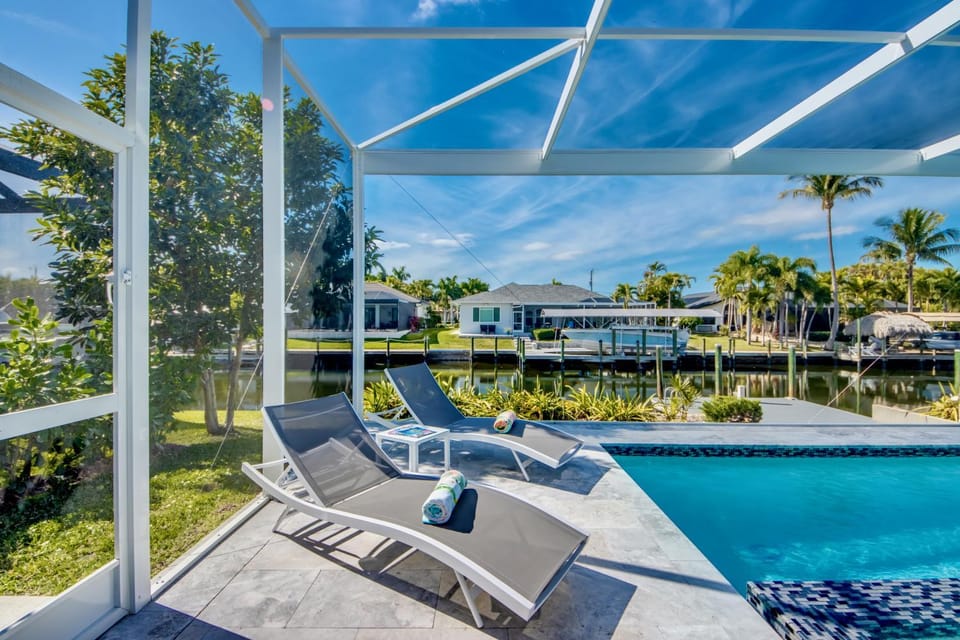 CoralVilla Summer Dream - pool & spa, quiet and good boat location House in Cape Coral