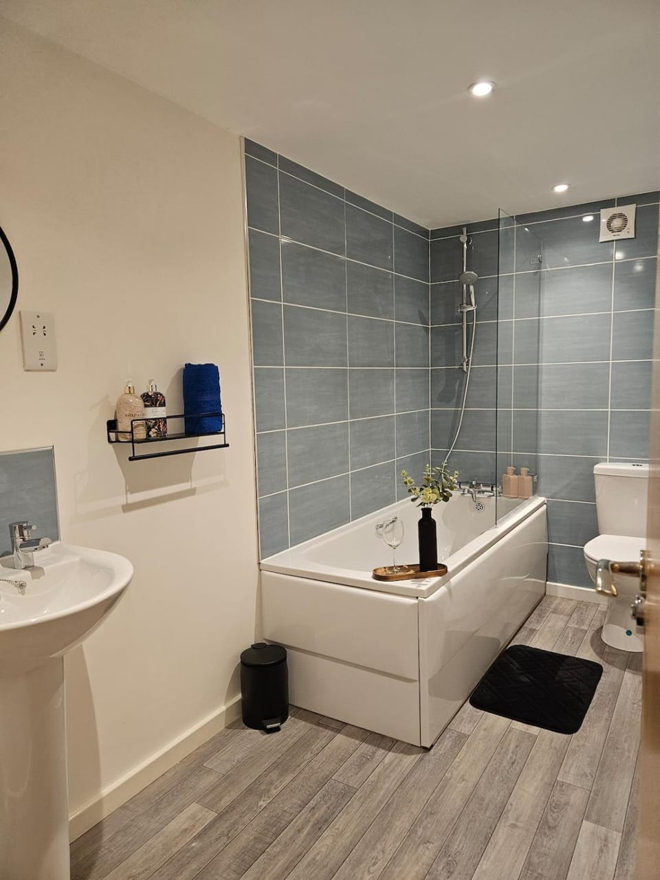 Spacious 3-Bedroom Apartment with Private Parking & Wi-Fi House in Hull
