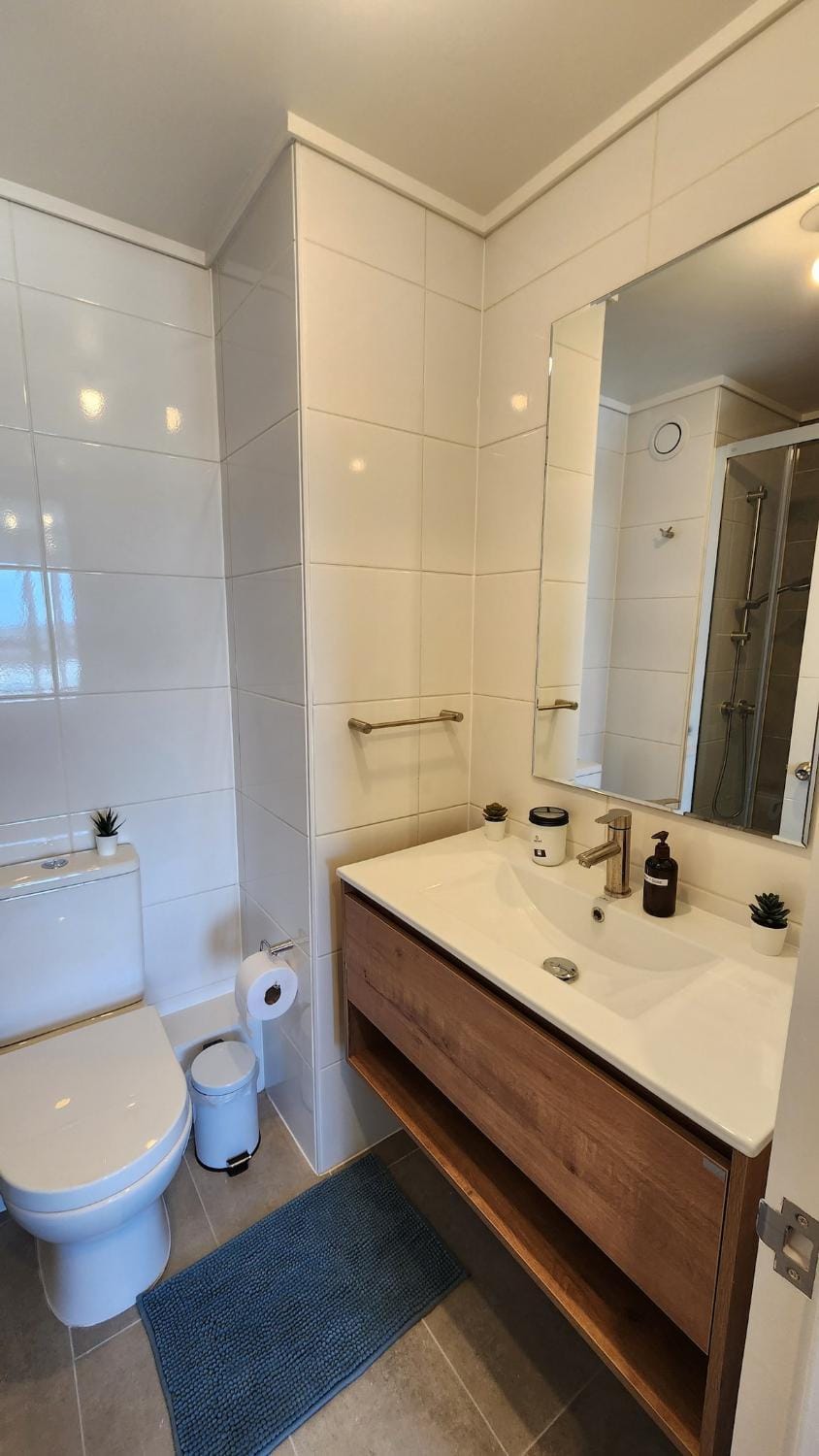 Cómodo, moderno, nuevo, 2D2B, incluye estacionamiento Apartment in Los Ángeles