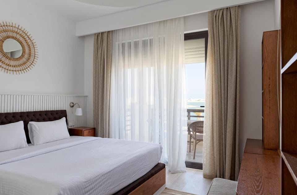Bed, Bedroom, Lake view