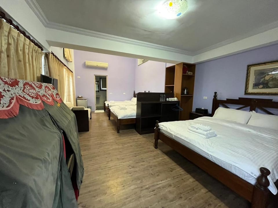 Bed, Living room, Photo of the whole room, Bedroom