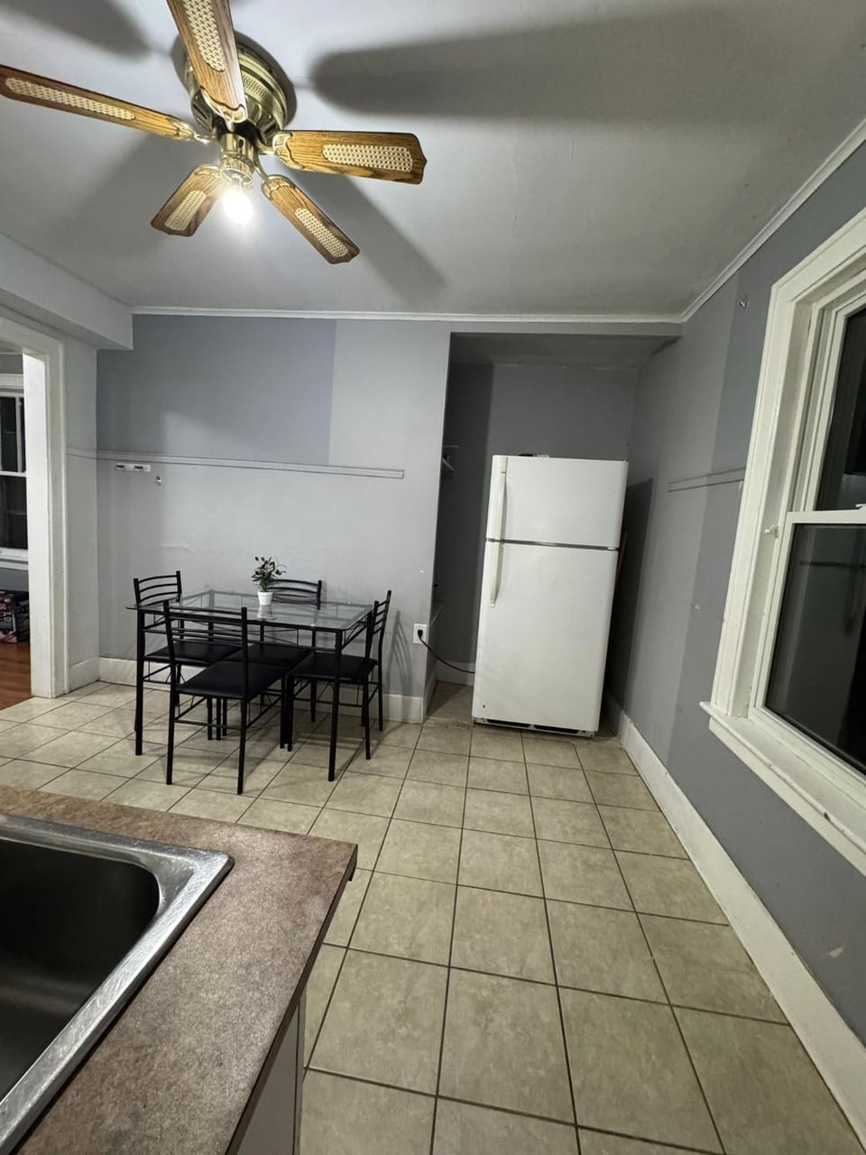 Seating area, Dining area