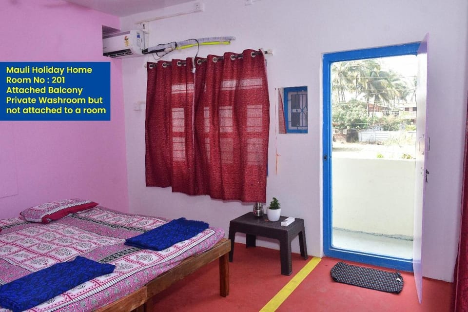 Photo of the whole room, Bedroom