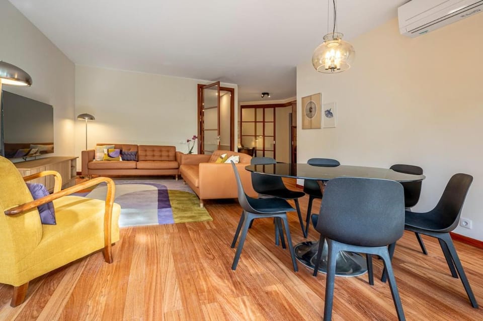 TV and multimedia, View (from property/room), View (from property/room), Living room, Seating area, Dining area, City view, City view, internet, internet, air conditioner