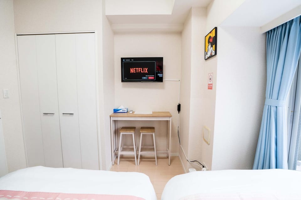 TV and multimedia, Photo of the whole room, Bedroom, wardrobe