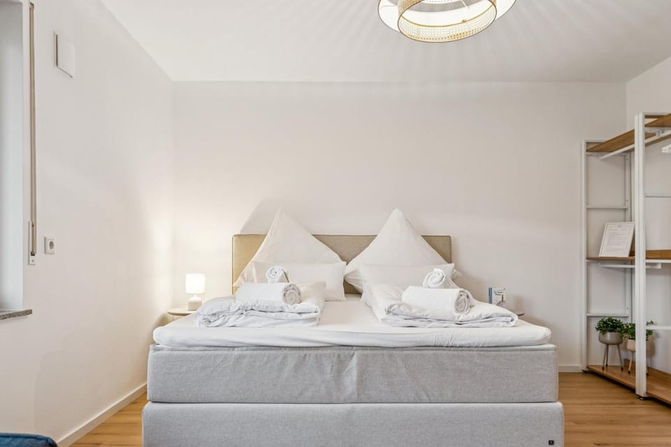 Bed, Photo of the whole room, Bedroom, towels