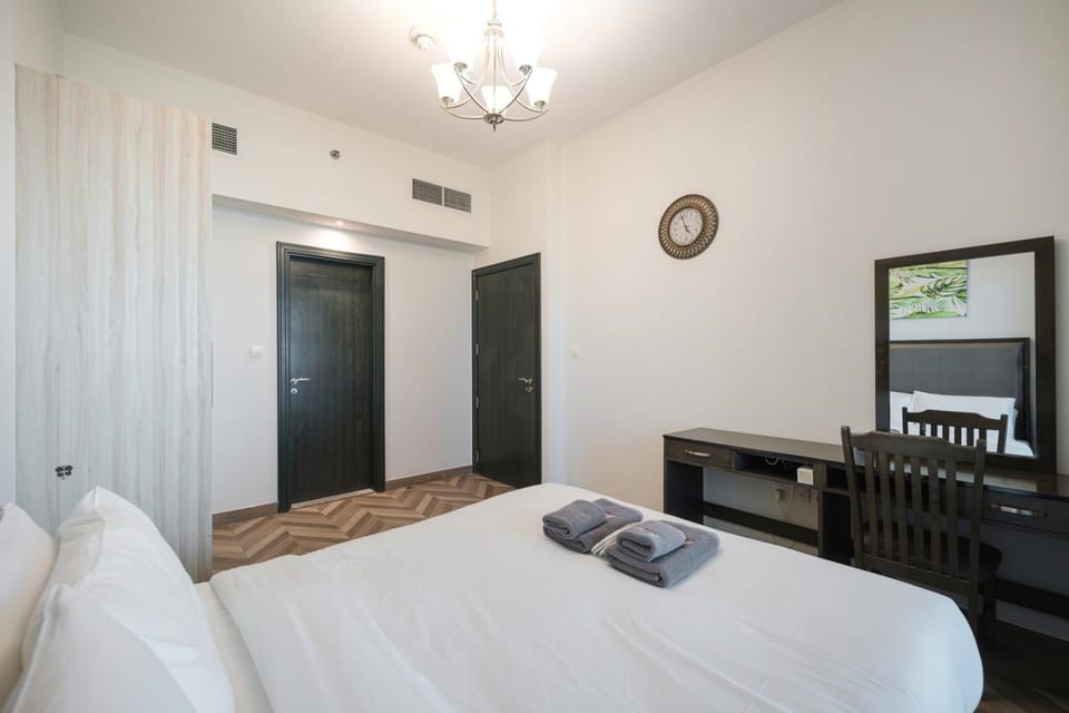 Bed, Photo of the whole room, towels